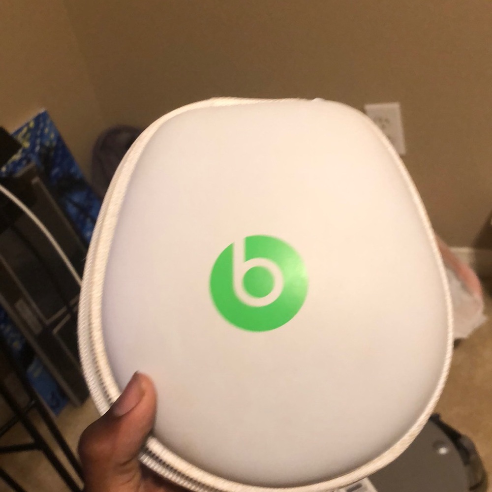 Beats - Picture 2 of 3